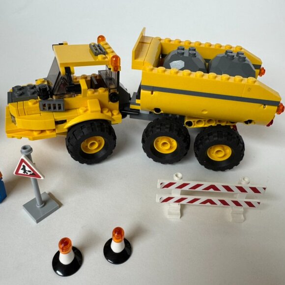 Lego City 7630 7631 Front End Loader Dump Truck Complete Construction Manual Set - Picture 5 of 12